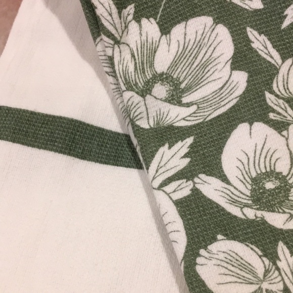 Sage Green Floral Kitchen Towel Set of Two NWT Market Finds Cotton 18x28” - Picture 2 of 16